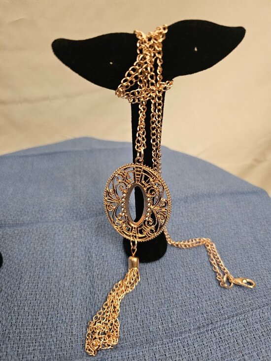 Jewelry - Necklace/Fashion accessory